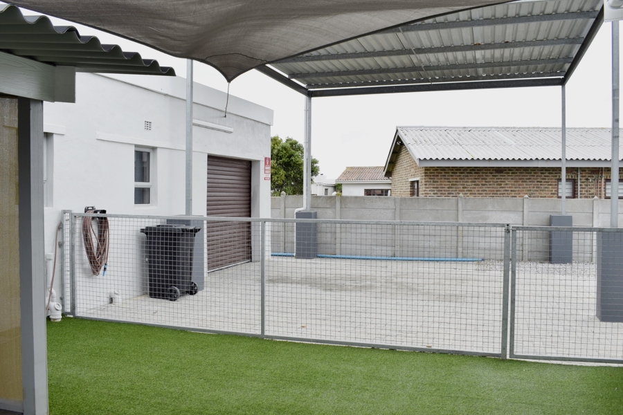 5 Bedroom Property for Sale in Struisbaai Western Cape